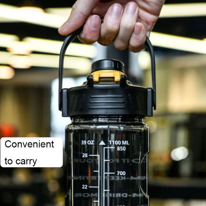 Copo de água de grande capacidade para estudantes, esportes ao ar livre e fitness, resistente a choques e garrafa de água resistente a altas temperaturas